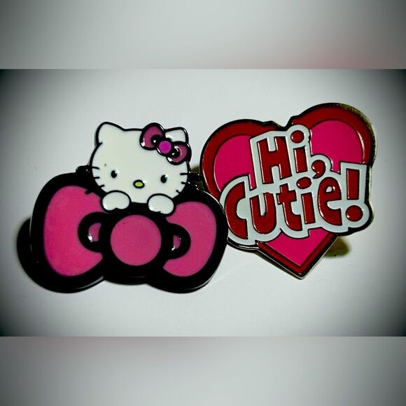 Hi CUTIE! -and- Hello Kitty Character 2 Metal Enamel Pins, Brooches New - Picture 1 of 2